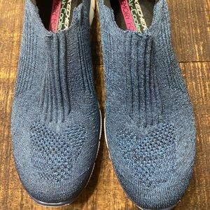 SkechersAir cooled Memory foam ladies sneakers size 9